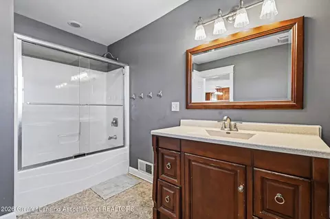 Bath - 6260 W Chadwick Rd, Dewitt, MI 48820 photo 2 of 4