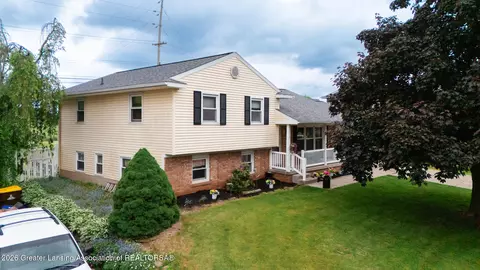 515 Chanticleer Trl, Lansing, MI 48917