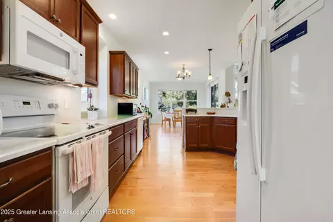 Kitchen - 2452 Turning Leaf Ln, Okemos, MI 48864 photo 3 of 3