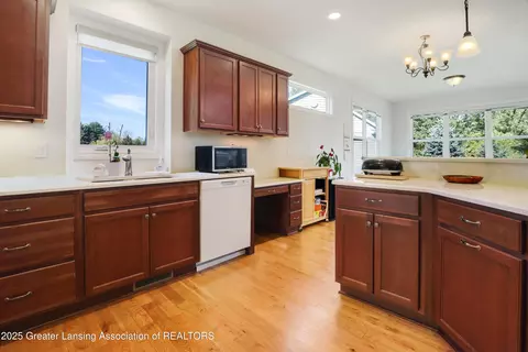 Kitchen - 2452 Turning Leaf Ln, Okemos, MI 48864 photo 1 of 3