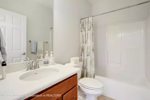 Bath - 2452 Turning Leaf Ln, Okemos, MI 48864 photo 4 of 4