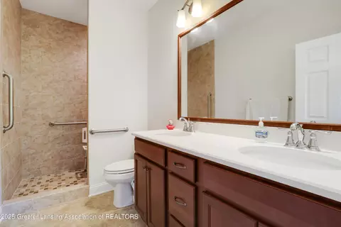 Bath - 2452 Turning Leaf Ln, Okemos, MI 48864 photo 1 of 4