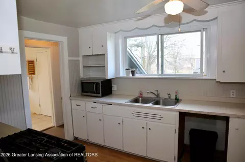 Kitchen - 334 Elm St, Mason, MI 48854 photo 3 of 4