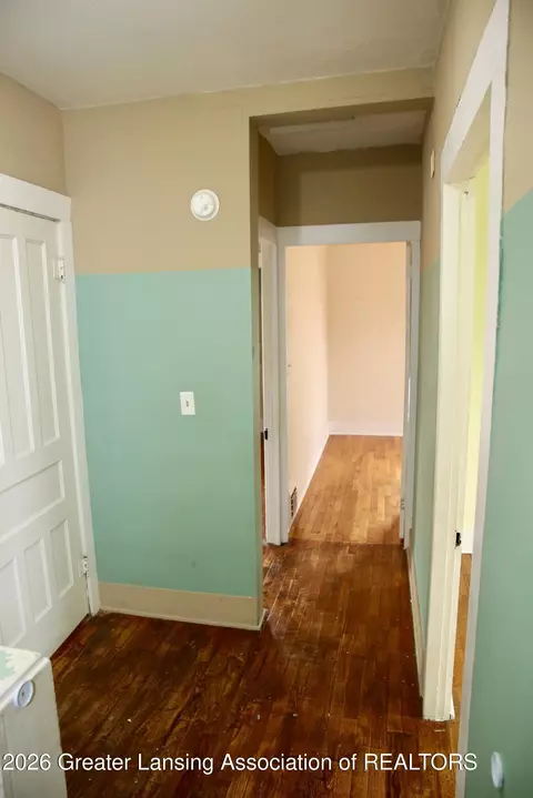 Entry Way - 334 Elm St, Mason, MI 48854 photo 3 of 4
