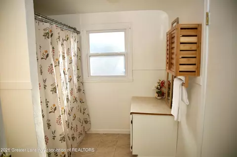 Bath - 334 Elm St, Mason, MI 48854 photo 4 of 4