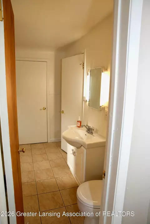 Bath - 334 Elm St, Mason, MI 48854 photo 3 of 4