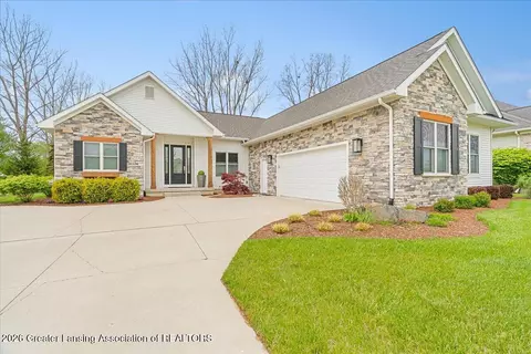 822 Laurelwood Dr, Lansing, MI 48917