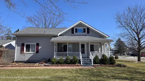 1105 S Swegles St, Saint Johns, MI 48879
