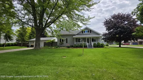 1105 S Swegles St, Saint Johns, MI 48879