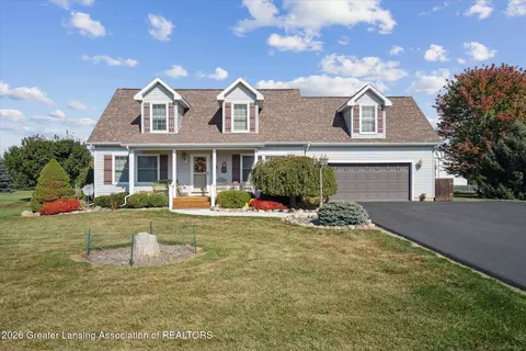 6042 Amanda Dr, Eaton Rapids, MI 48827