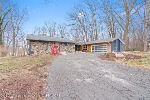 4725 Mohican Ln, Okemos, MI 48864