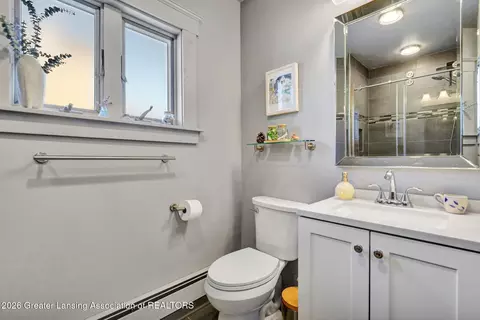 Bath - 2701 Creston Ave, Lansing, MI 48906 photo 2 of 3