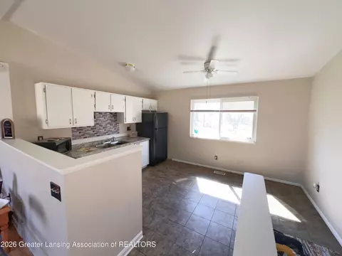 Kitchen - 4113 Heathgate Dr, Lansing, MI 48911 photo 1 of 2
