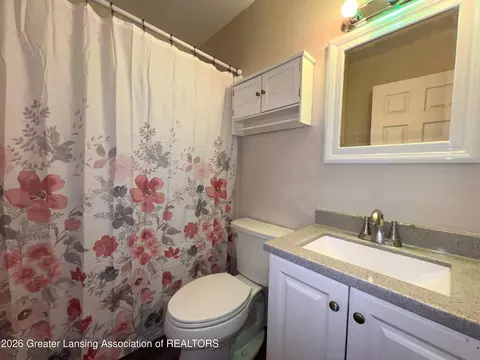 Bath - 4113 Heathgate Dr, Lansing, MI 48911 photo 1 of 1