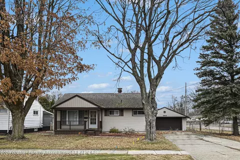 1904 Hillcrest St, Lansing, MI 48910