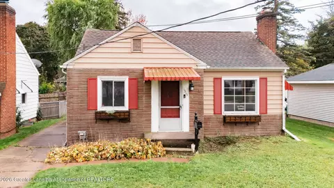 1315 Goodrich St, Lansing, MI 48910