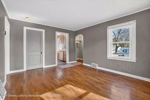 Living - 1905 Walnut St, Holt, MI 48842 photo 3 of 5