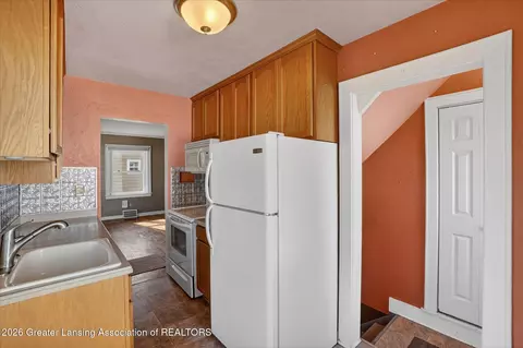 Kitchen - 1905 Walnut St, Holt, MI 48842 photo 2 of 4