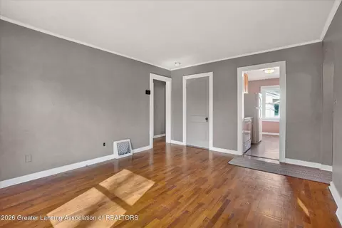 Living - 1905 Walnut St, Holt, MI 48842 photo 2 of 5
