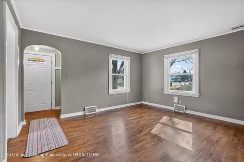 Living - 1905 Walnut St, Holt, MI 48842 photo 4 of 5