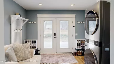 Entry Way - 337 Green St, Perry, MI 48872 photo 3 of 5