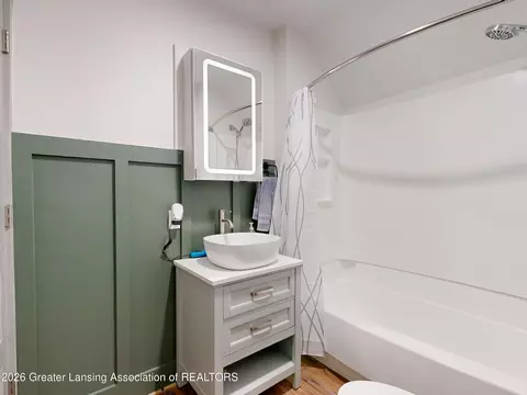 Bath - 337 Green St, Perry, MI 48872 photo 3 of 3