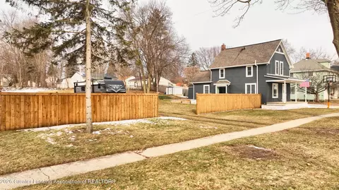 Exterior - 337 Green St, Perry, MI 48872 photo 3 of 7
