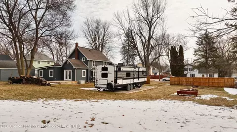 Exterior - 337 Green St, Perry, MI 48872 photo 6 of 7