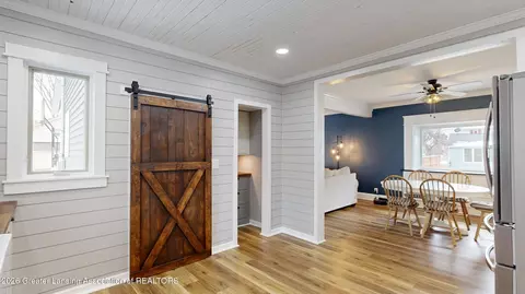 Entry Way - 337 Green St, Perry, MI 48872 photo 1 of 5
