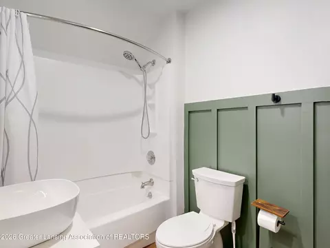 Bath - 337 Green St, Perry, MI 48872 photo 2 of 3