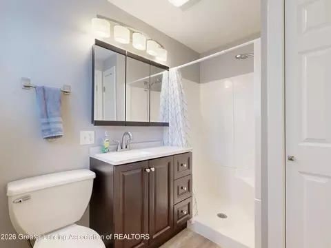 Bath - 337 Green St, Perry, MI 48872 photo 1 of 3