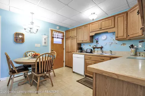 Kitchen - 7571 N Hartel Rd, Grand Ledge, MI 48837 photo 1 of 3