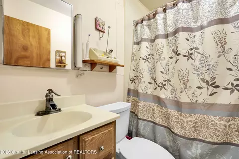 Bath - 7571 N Hartel Rd, Grand Ledge, MI 48837 photo 1 of 1