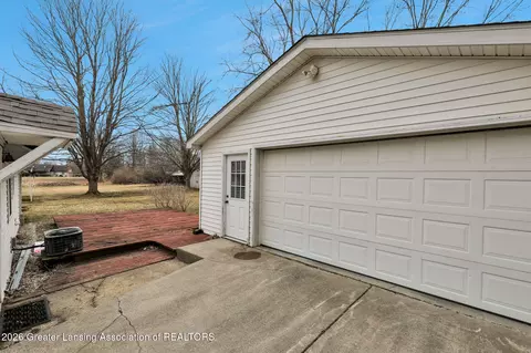 Exterior - 7571 N Hartel Rd, Grand Ledge, MI 48837 photo 2 of 9