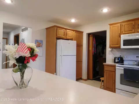 Kitchen - 8201 W Howe Rd, Eagle, MI 48822 photo 2 of 2