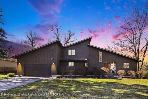 6319 Berner Ct, Grand Ledge, MI 48837