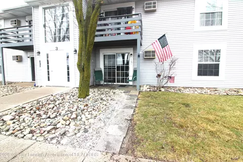 1151 Sunview Dr, Saint Johns, MI 48879