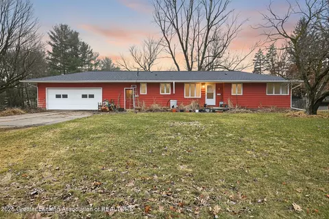 3116 Manley Dr, Lansing, MI 48910