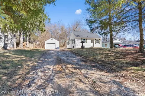 15897 Elmira St, Lansing, MI 48906