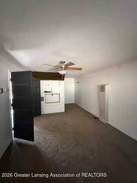 Living - 1102 Willow St, Tecumseh, MI 49286 photo 2 of 3