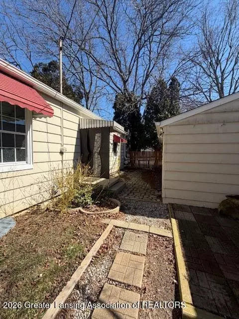 Exterior - 1102 Willow St, Tecumseh, MI 49286 photo 3 of 4
