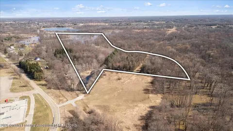 9383 E Round Lake Rd, Laingsburg, MI 48848