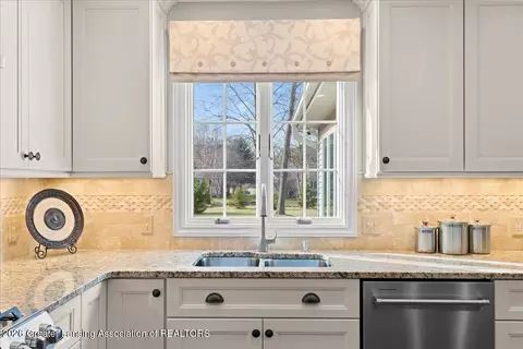 Kitchen - 13282 Blaisdell Dr, Dewitt, MI 48820 photo 4 of 4