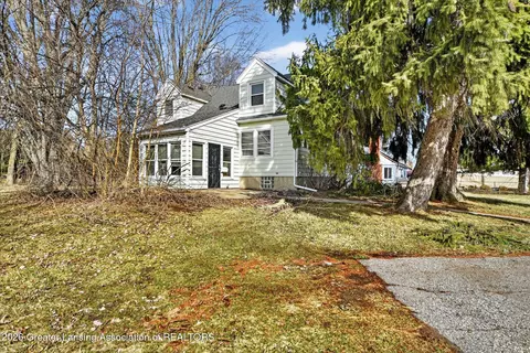 2961 S Waverly Hwy, Lansing, MI 48911