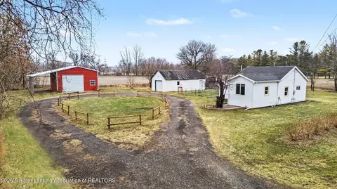 1761 Island Hwy, Charlotte, MI 48813