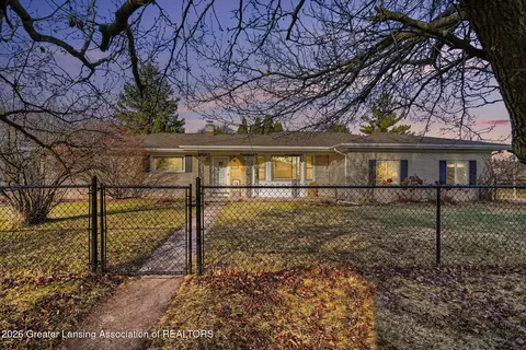 4908 Applewood Dr, Lansing, MI 48917