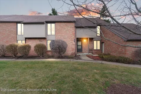 1817 Burrwood Cir, East Lansing, MI 48823
