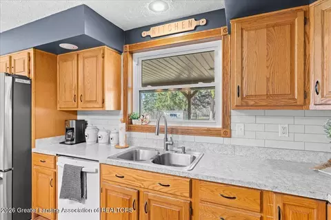 Kitchen - 8348 E Maple Rapids Rd, Elsie, MI 48831 photo 3 of 4