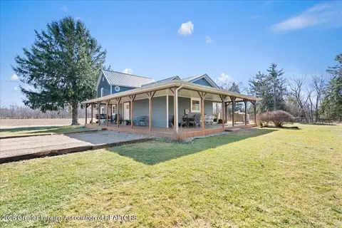 Exterior - 8348 E Maple Rapids Rd, Elsie, MI 48831 photo 1 of 7