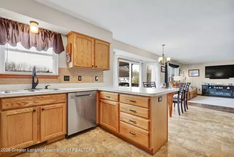 Kitchen - 3522 Ramsgate Dr, Lansing, MI 48906 photo 3 of 4